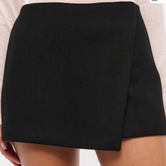 Abercrombie & Fitch Black Mini Skirt - Picture 2 of 2